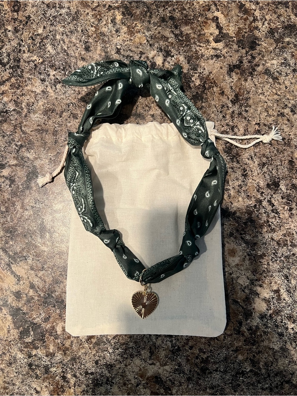 BRAND NEW NEVER WORN! Green Bandana Scarf Necklace with Gold Heart Pendant